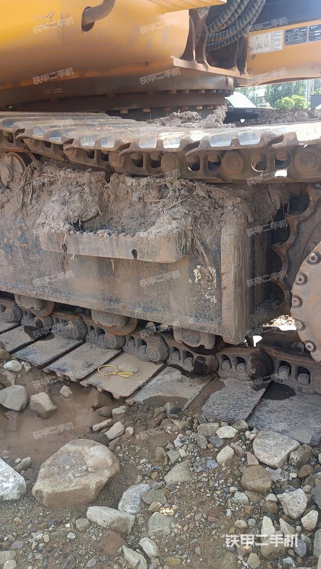 单侧履带整体(整机外观) 单侧履带整体(整机外观)