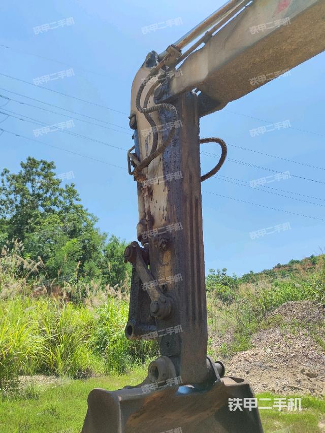 小臂整体左后(工作和回转装置) 小臂整体左后(工作和回转装置)