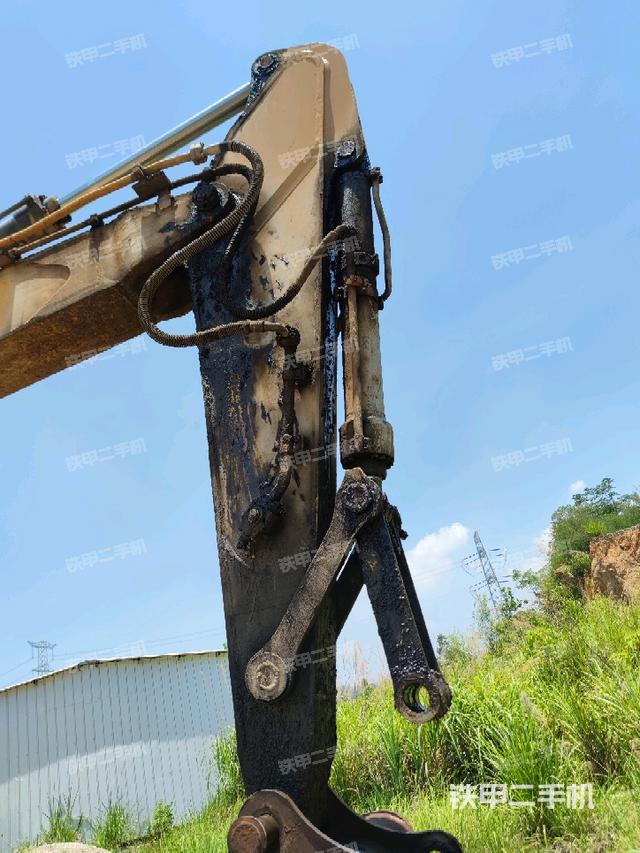 小臂整体右前(工作和回转装置) 小臂整体右前(工作和回转装置)