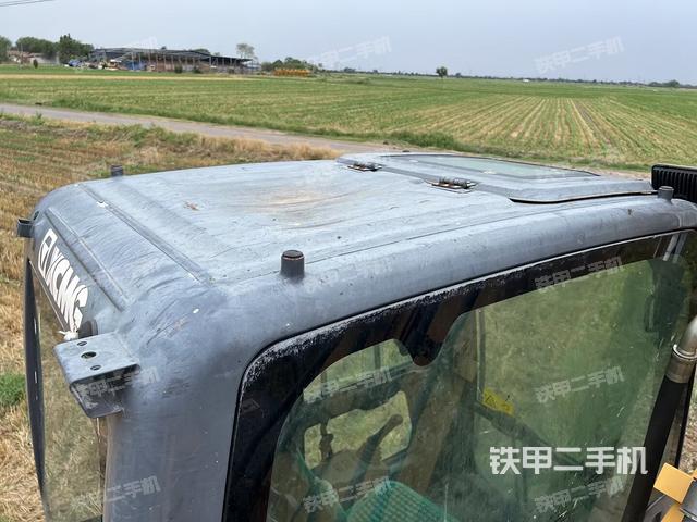 驾驶室顶部(整机外观) 驾驶室顶部(整机外观)