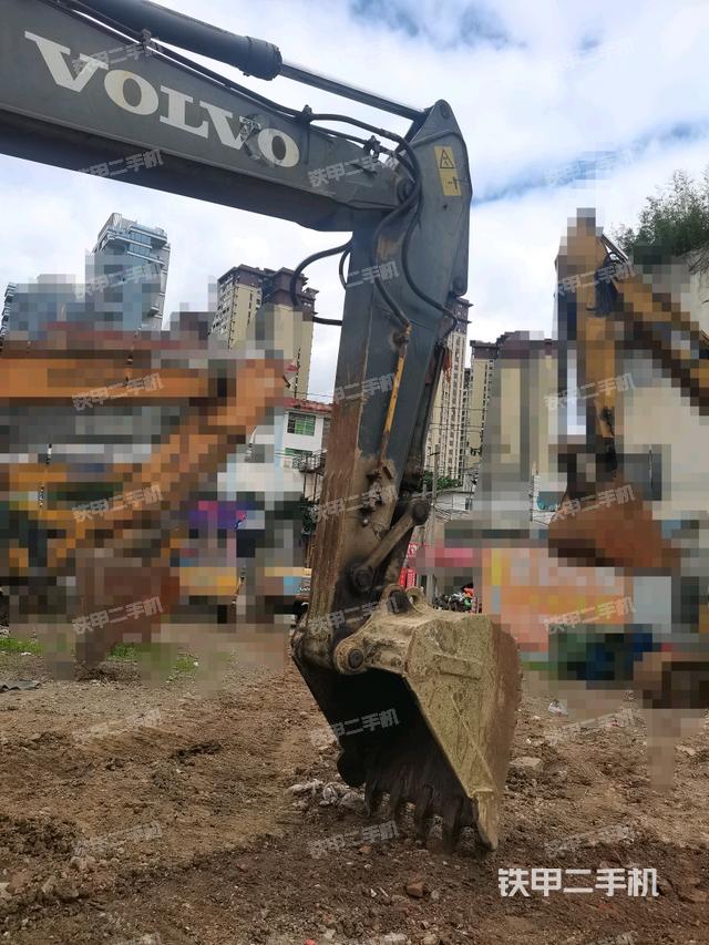 小臂整体右前(工作和回转装置) 小臂整体右前(工作和回转装置)