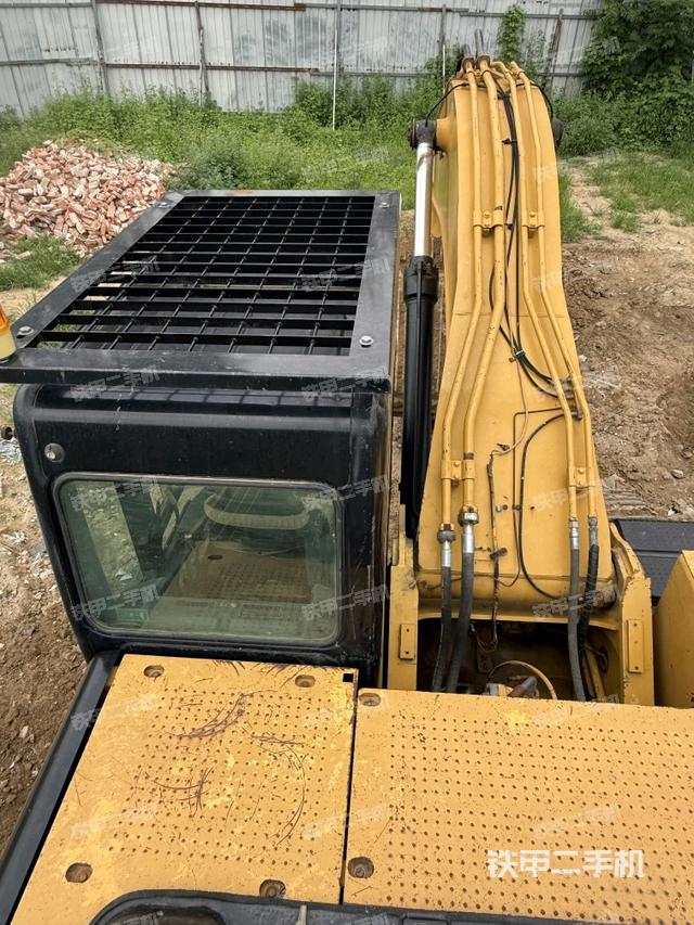 驾驶室顶部（整机外观）