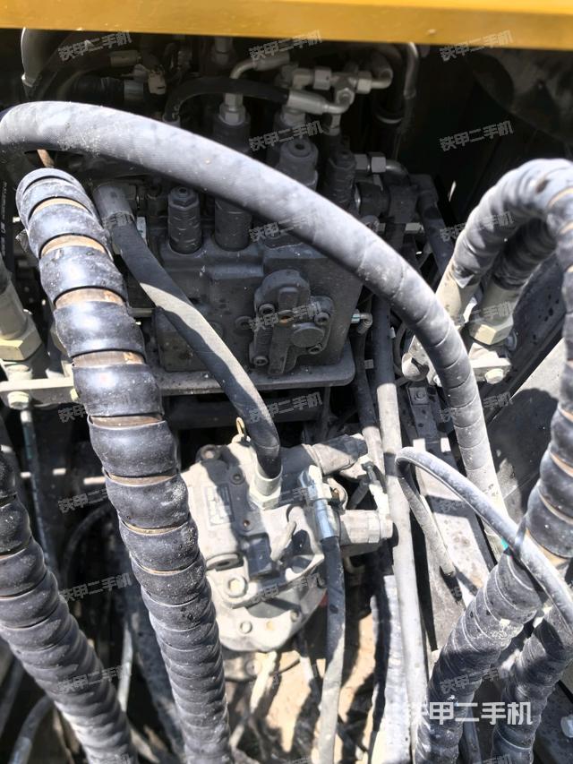 回轉(zhuǎn)馬達和主控閥（整機外觀）