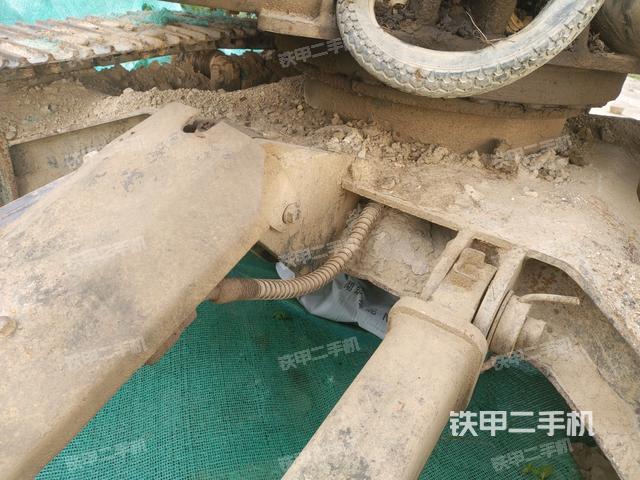 转盘和下车架正前(工作和回转装置) 转盘和下车架正前(工作和回转装置)