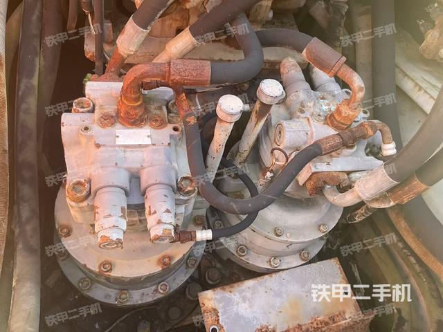 回转马达和主控阀（整机外观）