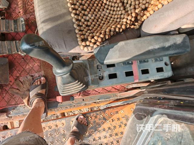 座椅左側(cè)控制臺(tái)/音響/含左手柄(駕駛室部分) 座椅左側(cè)控制臺(tái)/音響/含左手柄(駕駛室部分)