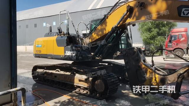 液压泵舱室正面整体(整机外观) 液压泵舱室正面整体(整机外观)