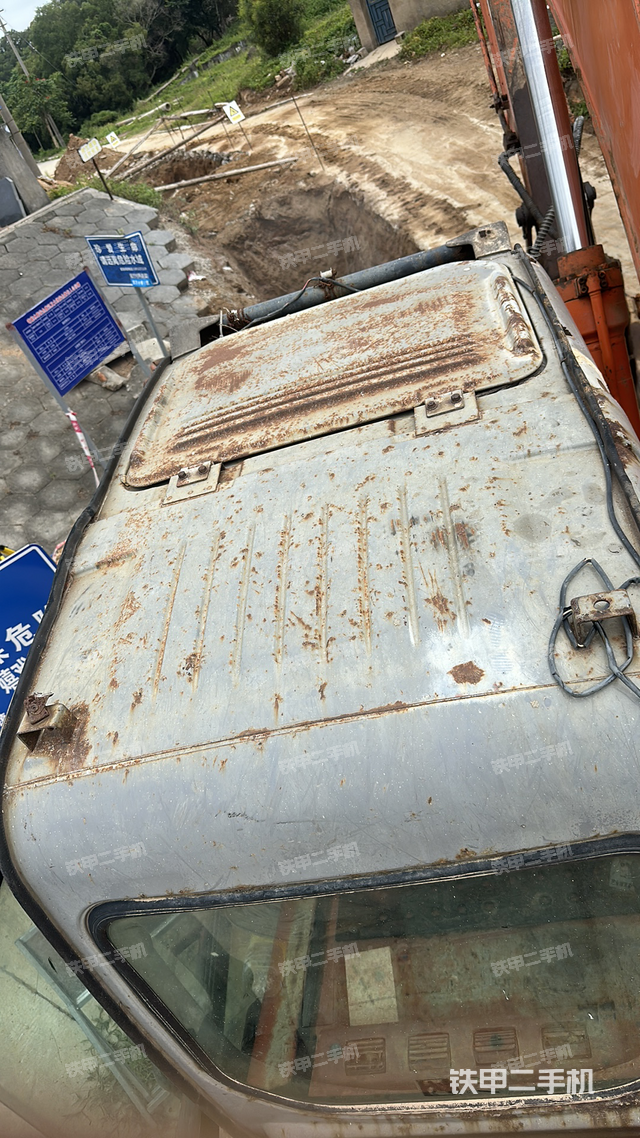 驾驶室顶部（整机外观）