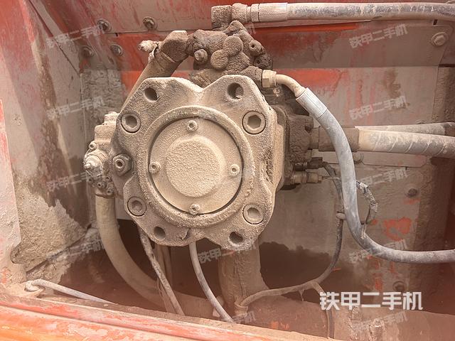 液压泵舱室正面整体(整机外观) 液压泵舱室正面整体(整机外观)