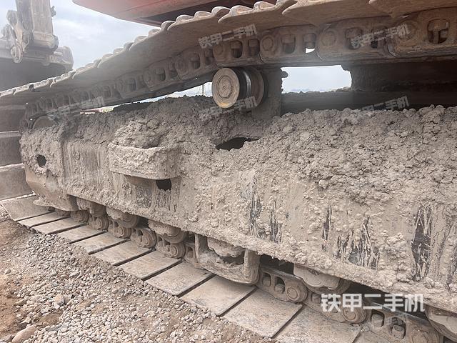 单侧履带整体(整机外观) 单侧履带整体(整机外观)