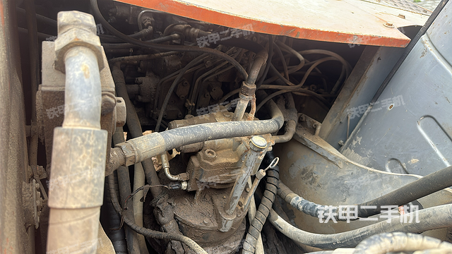 回转马达和主控阀（整机外观）