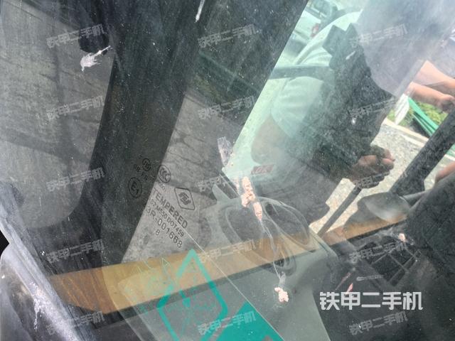 后窗玻璃角標(駕駛室部分) 后窗玻璃角標(駕駛室部分)