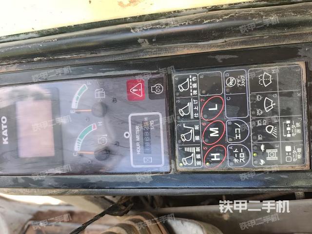 座椅左侧控制台/音响/含左手柄(驾驶室部分) 座椅左侧控制台/音响/含左手柄(驾驶室部分)