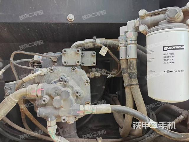 液压泵舱室正面整体(整机外观) 液压泵舱室正面整体(整机外观)