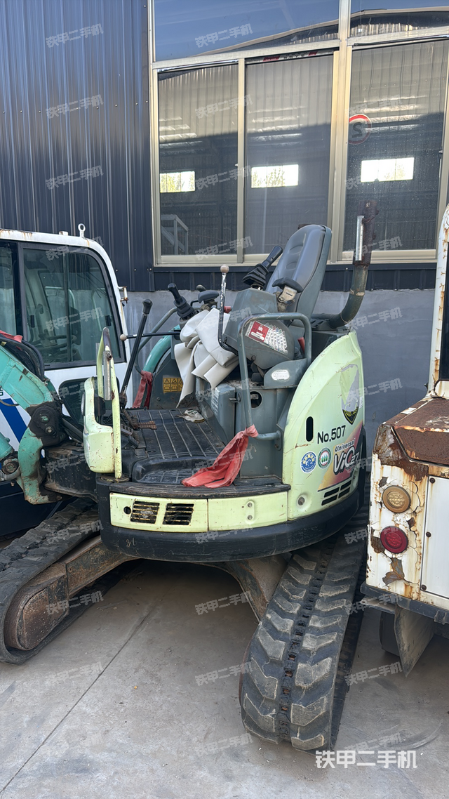 驾驶室顶部（整机外观）