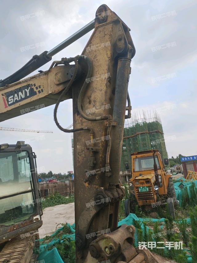 小臂整体右前(工作和回转装置) 小臂整体右前(工作和回转装置)