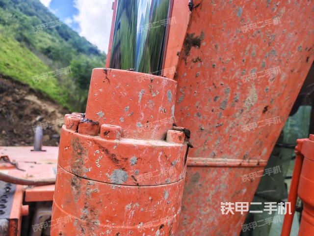 转盘和下车架正前(工作和回转装置) 转盘和下车架正前(工作和回转装置)