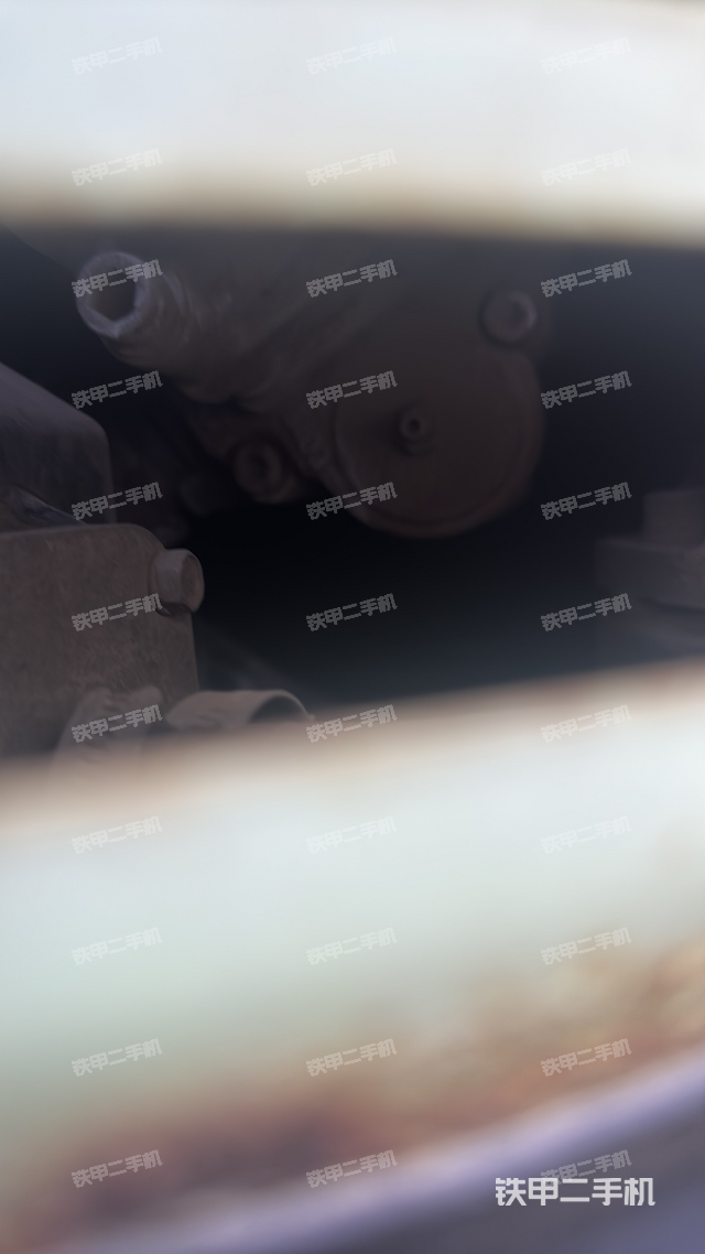 回转马达和主控阀（整机外观）