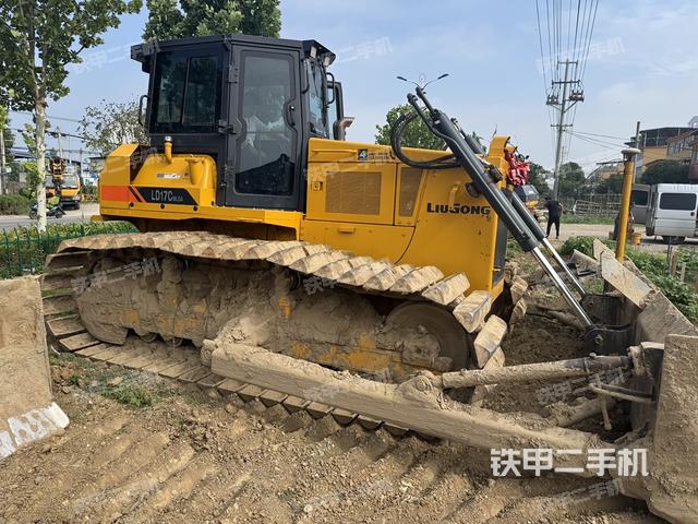 整机右后45°(设备外观及核心部件) 整机右后45°(设备外观及核心部件)