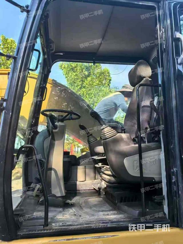 駕駛室整體（整機外觀）