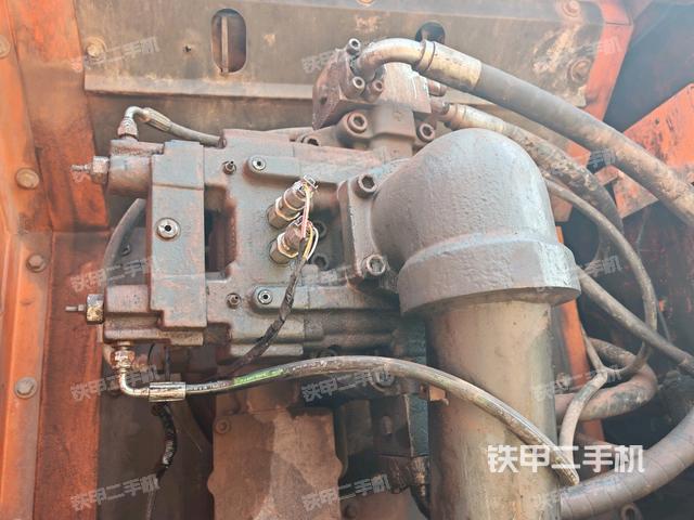 液壓泵斜45?左(大件艙室) 液壓泵斜45?左(大件艙室)