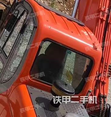 驾驶室顶部(整机外观) 驾驶室顶部(整机外观)