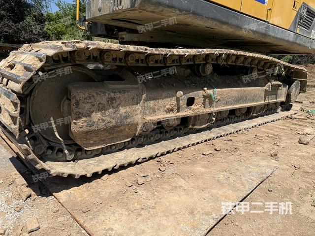 单侧履带整体(整机外观) 单侧履带整体(整机外观)