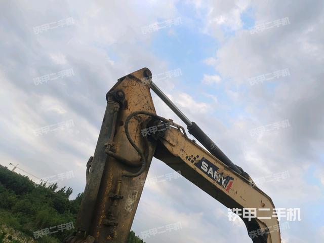 小臂整体左后(工作和回转装置) 小臂整体左后(工作和回转装置)