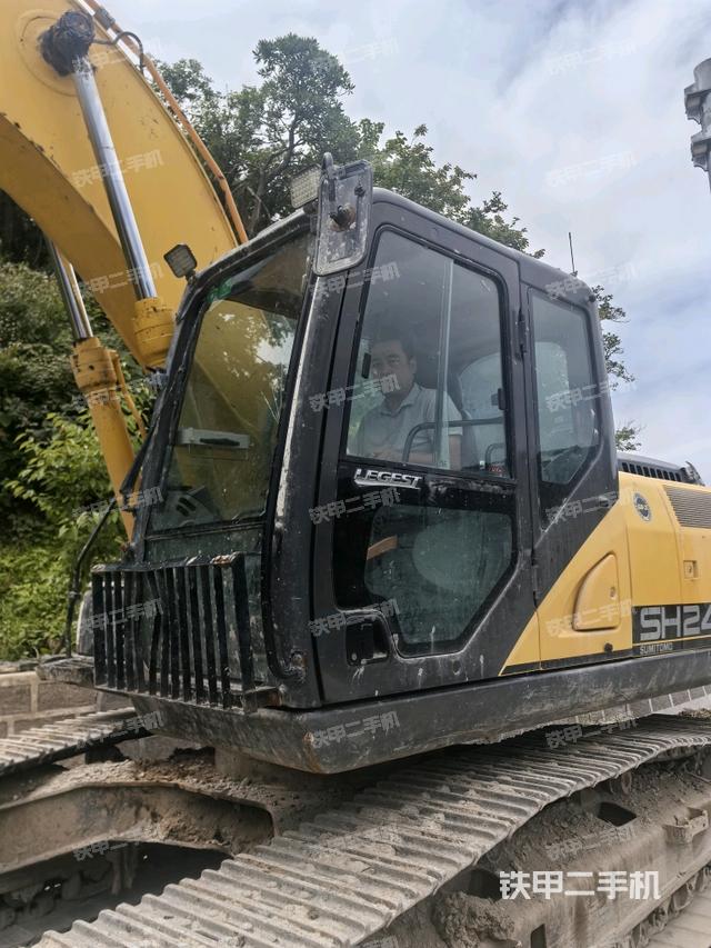 駕駛室左前45度(駕駛室部分) 駕駛室左前45度(駕駛室部分)