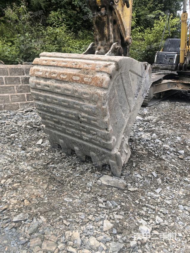 鏟斗右后整體(工作和回轉裝置) 鏟斗右后整體(工作和回轉裝置)