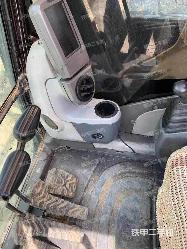 驾驶室整体(整机外观) 驾驶室整体(整机外观)