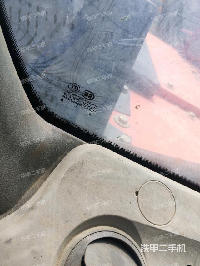左后方玻璃角标(驾驶室部分) 左后方玻璃角标(驾驶室部分)