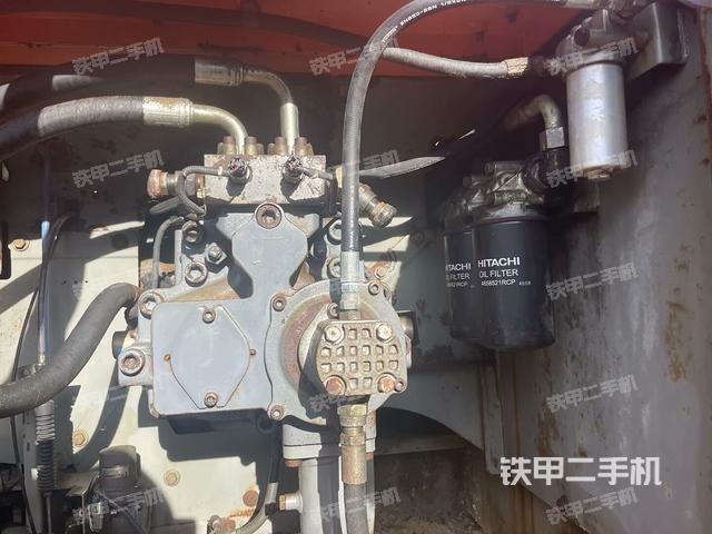 液压泵舱室正面整体（整机外观）