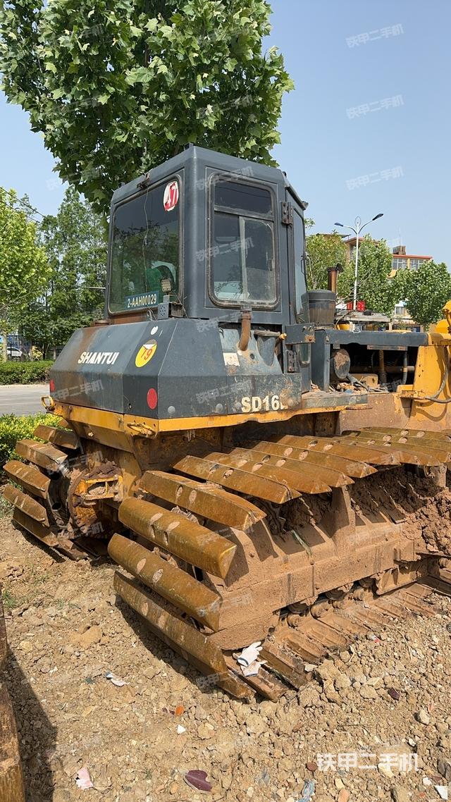 整机右侧（设备外观及核心部件）