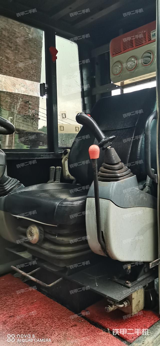 駕駛室整體(整機外觀) 駕駛室整體(整機外觀)