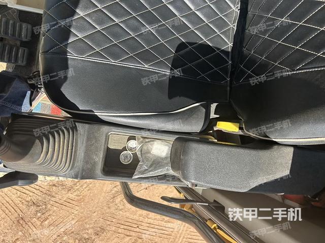 座椅右側(cè)控制臺/鑰匙門/油門/含右手柄（駕駛室部分）