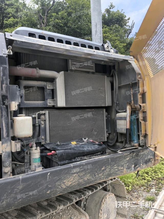 散熱器正面(大件艙室) 散熱器正面(大件艙室)