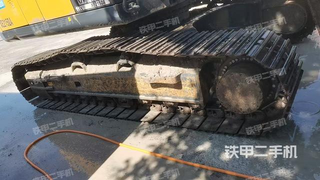 单侧履带整体(整机外观) 单侧履带整体(整机外观)