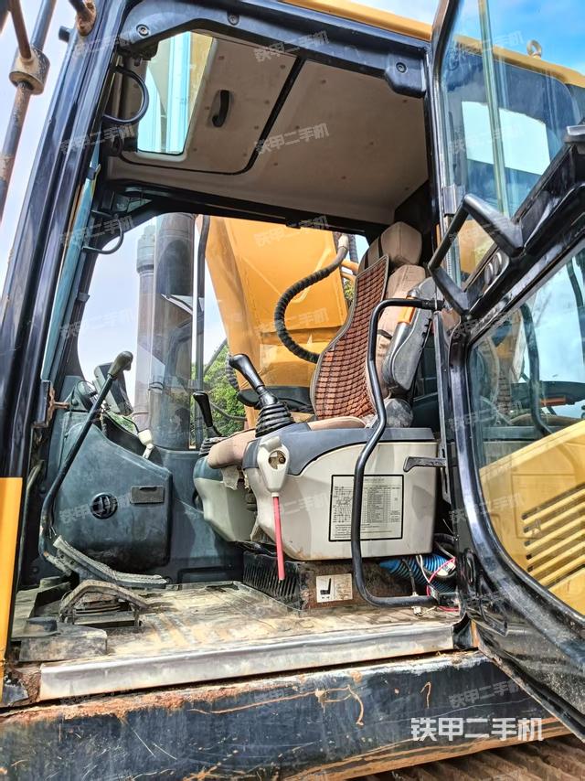 驾驶室整体(整机外观) 驾驶室整体(整机外观)