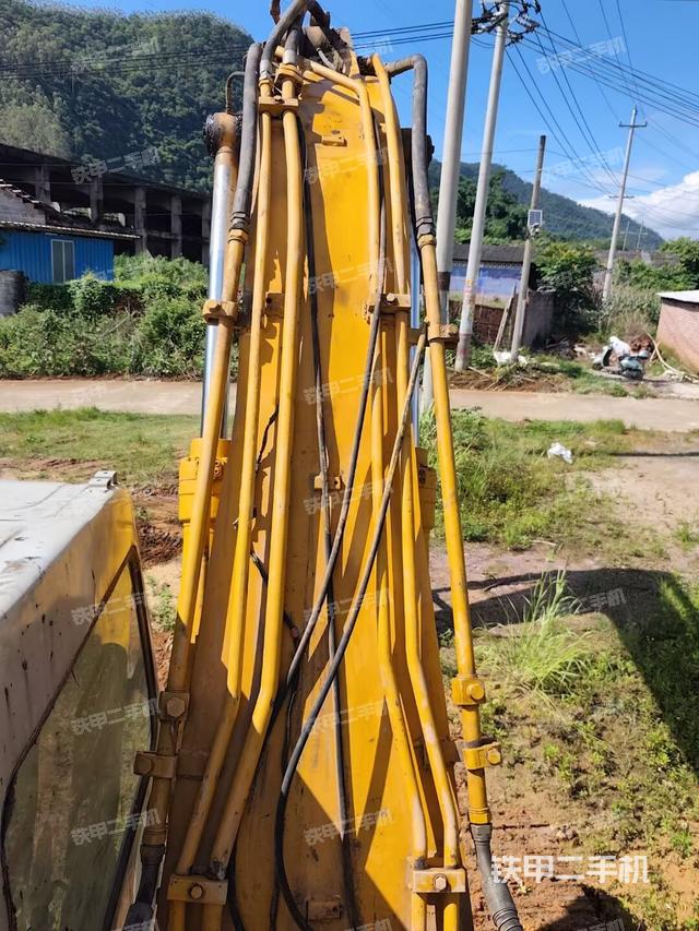 小臂整体右前(工作和回转装置) 小臂整体右前(工作和回转装置)