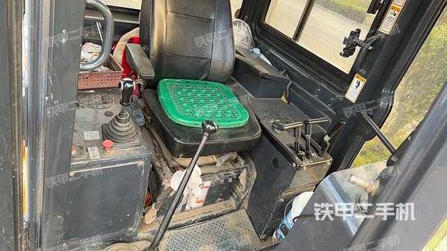 驾驶室操作台（设备外观及核心部件）