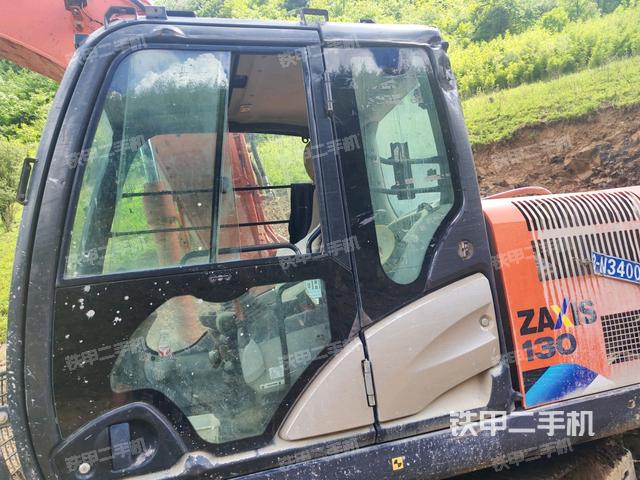 显示屏 (驾驶室部分) 显示屏 (驾驶室部分)