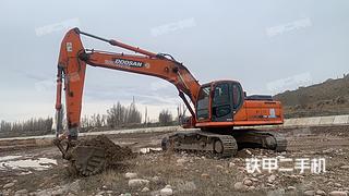 斗山DX260LC挖掘机实拍图片
