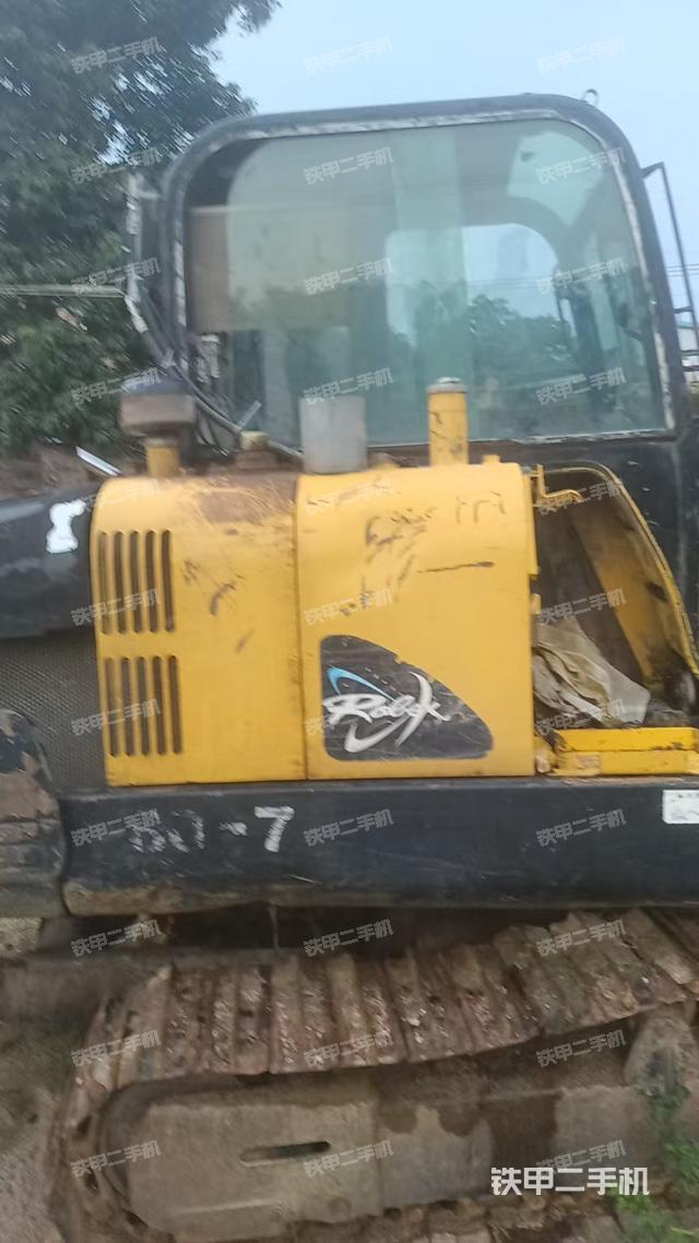 回转马达和主控阀（整机外观）