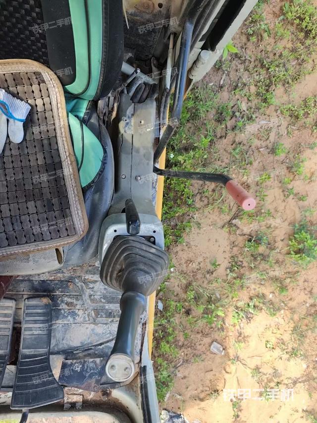 后窗玻璃角标(驾驶室部分) 后窗玻璃角标(驾驶室部分)