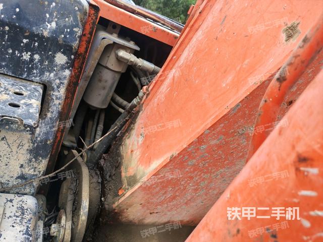 大臂根部 斜视(工作和回转装置) 大臂根部 斜视(工作和回转装置)