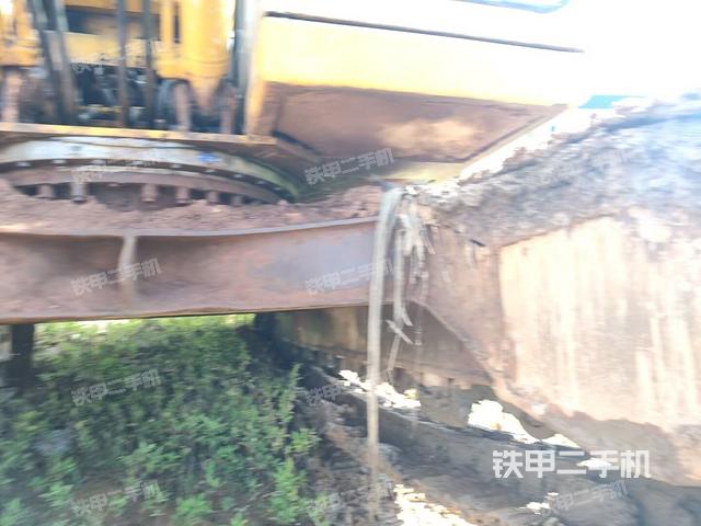 大臂根部 斜视(工作和回转装置) 大臂根部 斜视(工作和回转装置)