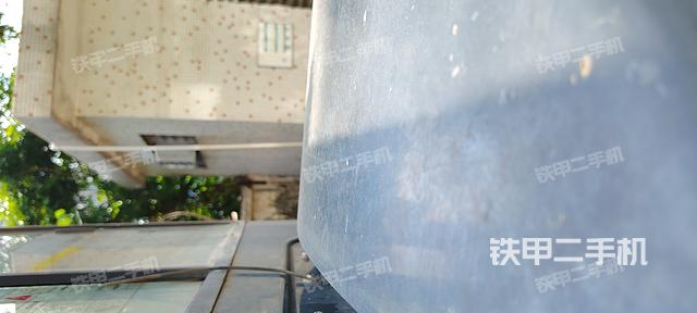 驾驶室顶部（整机外观）