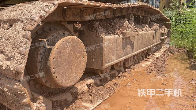 单侧履带整体(整机外观) 单侧履带整体(整机外观)