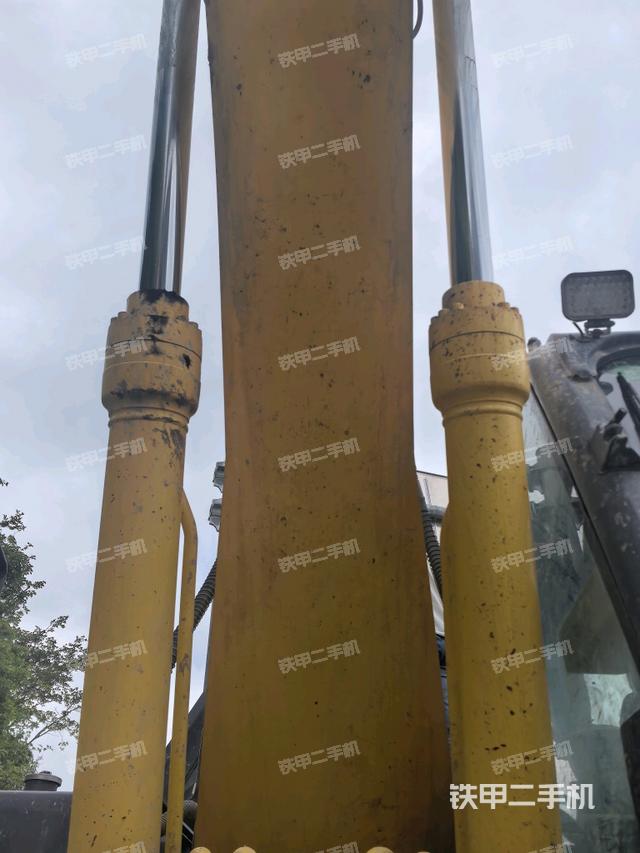 大臂油缸整體?豎拍(工作和回轉裝置) 大臂油缸整體?豎拍(工作和回轉裝置)